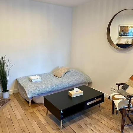 Apartment Rare D'architecte En De Montmartre