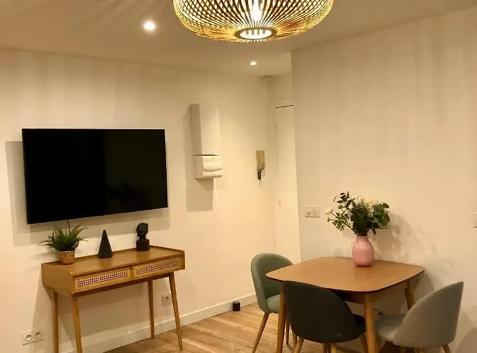 Apartment Rare D'architecte En De Montmartre